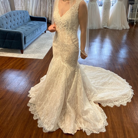 Madison James wedding dress. - Picture 3 of 4